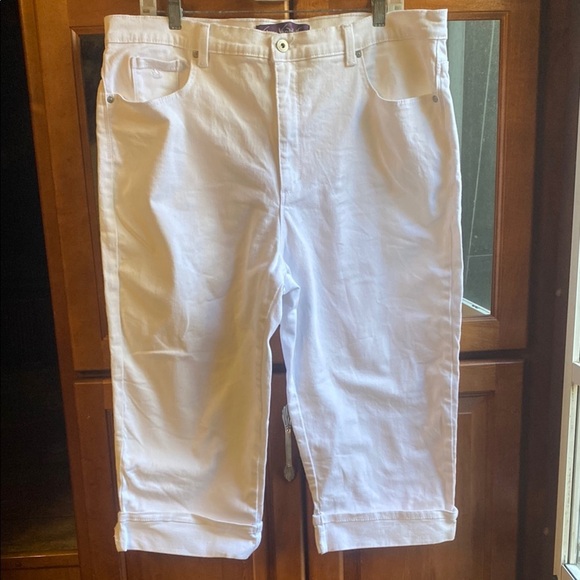 Gloria Vanderbilt White Size 18 Classic Style Capris - Picture 1 of 6